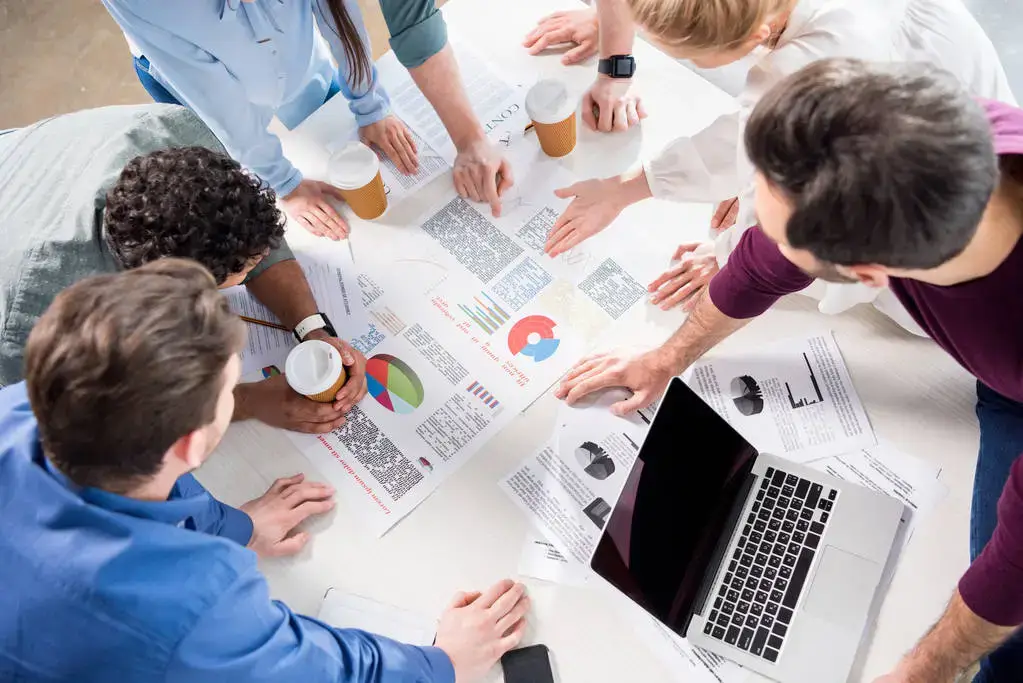 The PedroVazPaulo Difference: Generic Consulting vs. PedroVazPaulo